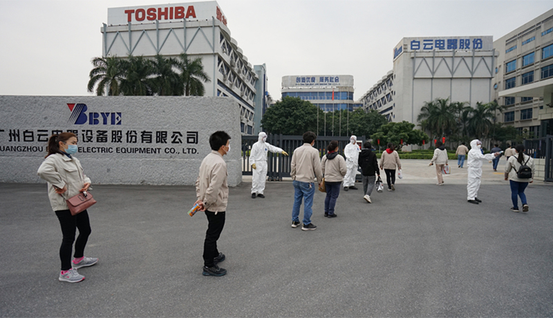 >體溫檢測，井然有序！